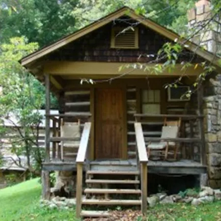 Brevard Inn And Cabins